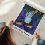 affiche dalfred henry maurer tulipes rouges dans un vase turquoise sur une table en rouleau.webp