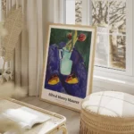 affiche dalfred henry maurer tulipes rouges dans un vase turquoise sur une table salon beige.webp