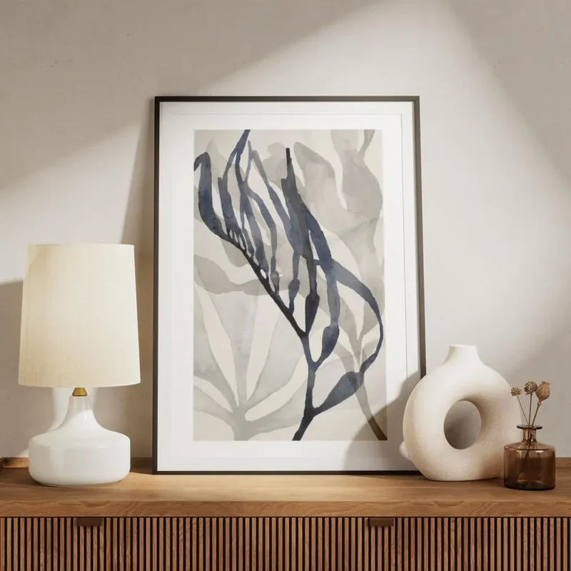 affiche dalgues abstraites a laquarelle avec des formes grises et une algue bleu meuble.webp