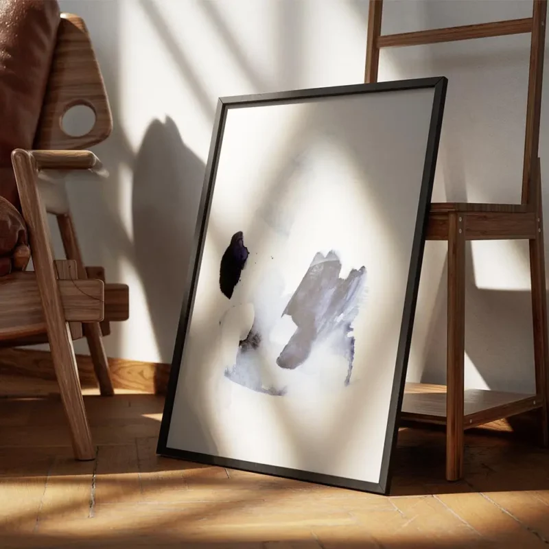 affiche daquarelle abstraite bleue et blanche avec des formes fluides et des tou encadre.webp
