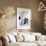 affiche daquarelle abstraite bleue et blanche avec des formes fluides et des tou salon.webp