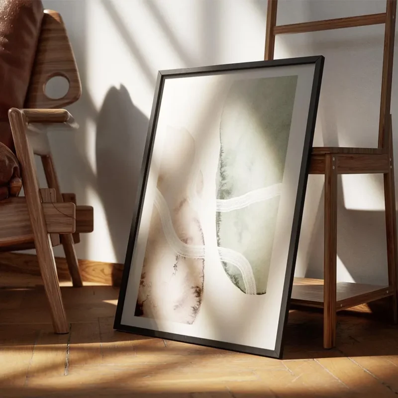 affiche daquarelle avec formes abstraites beiges et vertes coups de pinceau blan encadre.webp