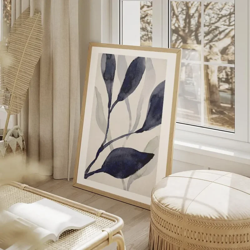 affiche daquarelle de plantes aquatiques bleues sur fond clair avec un effet de salon beige.webp
