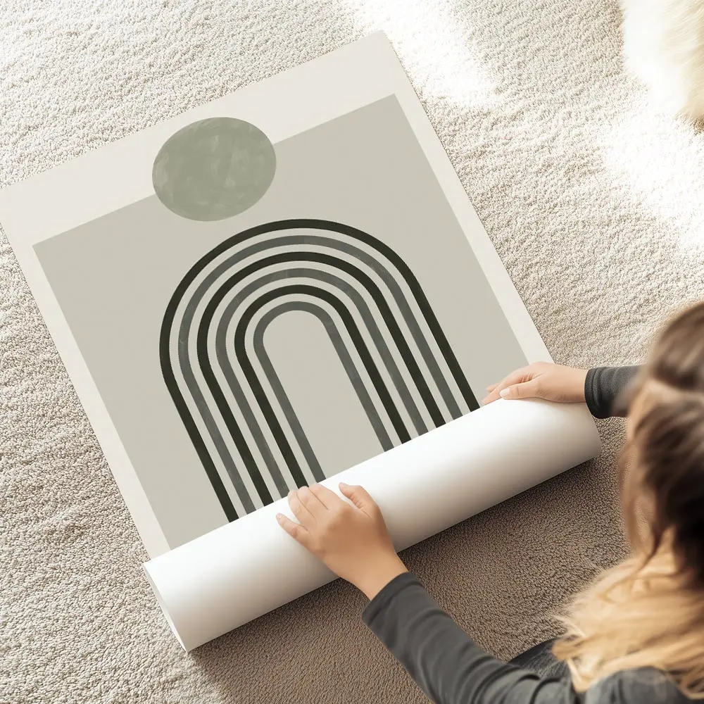 affiche darches minimalistes vertes sur fond beige avec un cercle gris typograph au sol.webp