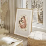 affiche dart a laquarelle avec un renard marron endormi sur un nuage etreignant salon beige.webp