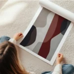 affiche dart abstrait aux formes graphiques audacieuses en rouge bleu blanc brun en rouleau.webp