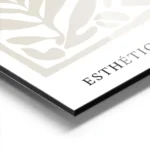 affiche dart abstrait aux formes organiques beiges sur fond blanc avec le texte aluminium.webp