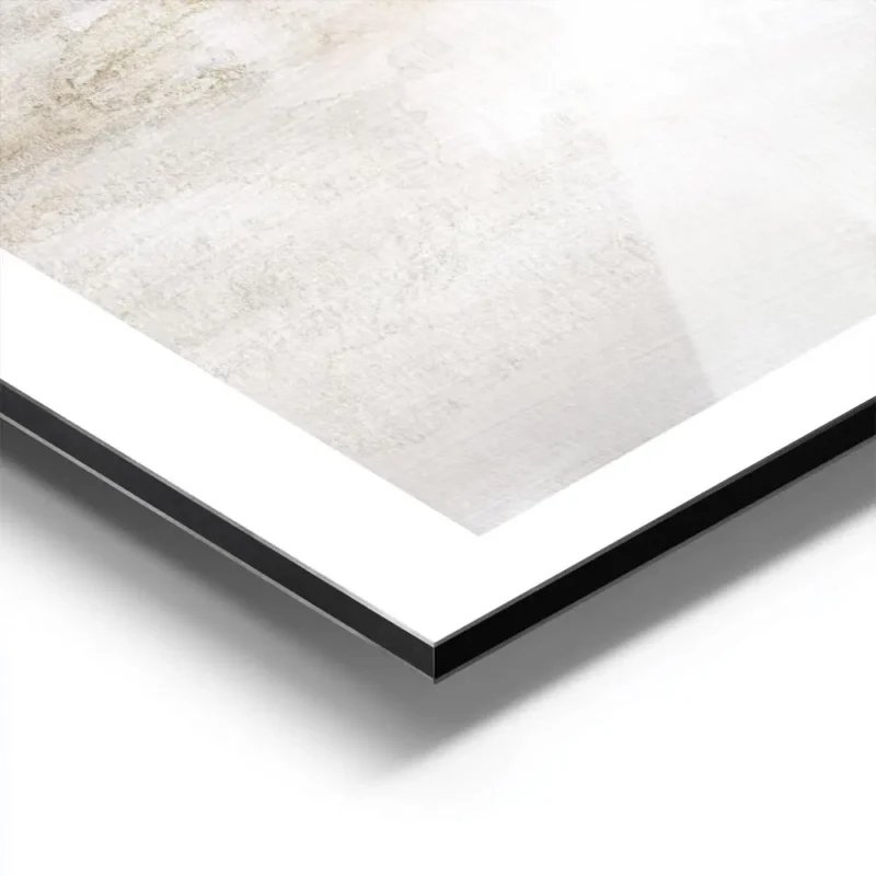 affiche dart abstrait aux tons beiges avec des touches dorees evoquant un paysag aluminium.webp
