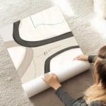 affiche dart abstrait avec des formes irregulieres beiges des lignes noires et d au sol.webp