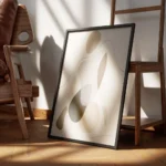 affiche dart abstrait avec des formes organiques aux couleurs neutres et terreus encadre.webp