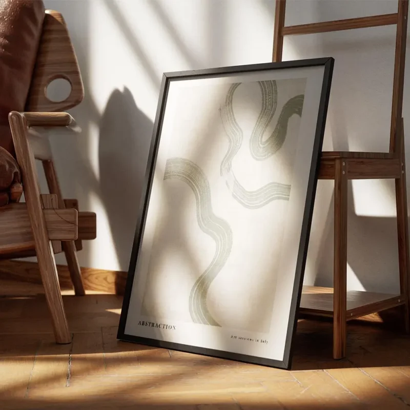 affiche dart abstrait avec des volutes vertes sur fond beige texture et le texte encadre.webp