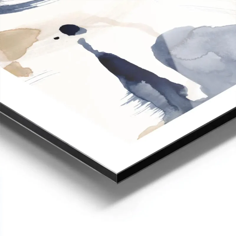 affiche dart abstrait bleu avec coups de pinceau beige et blanc ambiance epuree aluminium.webp