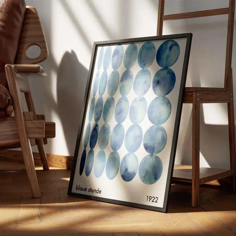 affiche dart abstrait bleu avec des cercles de formes variees et une typographie encadre.webp