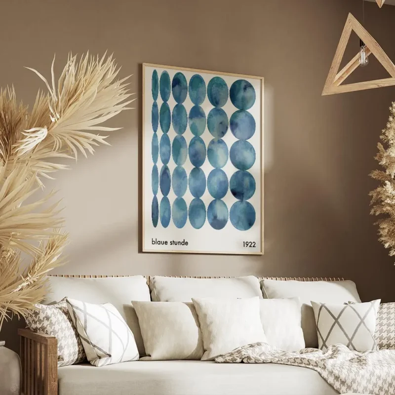 affiche dart abstrait bleu avec des cercles de formes variees et une typographie salon.webp