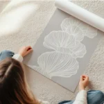 affiche dart abstrait design organique formes lineaires blanches sur fond beige en rouleau.webp