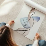 affiche dart abstrait illustration feminine avec des lignes noires et des formes en rouleau.webp