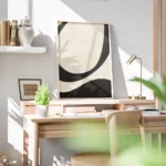 affiche dart abstrait moderne avec des courbes noires et beiges sur fond noir te bureau.webp