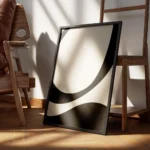 affiche dart abstrait moderne avec des courbes noires et beiges sur fond noir te encadre.webp