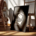 affiche dart abstrait noir et blanc contraste avec des formes geometriques blanc encadre.webp