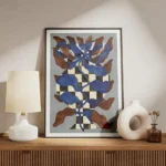 affiche dart abstrait representant un vase a damier noir et blanc avec des eleme meuble.webp