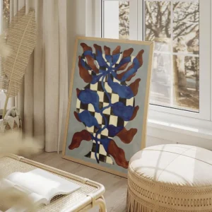 affiche dart abstrait representant un vase a damier noir et blanc avec des eleme salon beige.webp