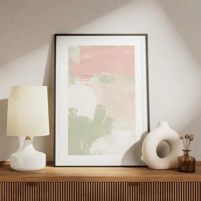 affiche dart abstrait rose et vert pastel avec des coups de pinceau textures meuble.webp