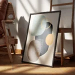 affiche dart graphique abstrait avec des formes organiques bleues grises et oran encadre.webp