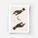 affiche dart mystique avec deux mains noires ornees de bijoux dores encadrant un.webp