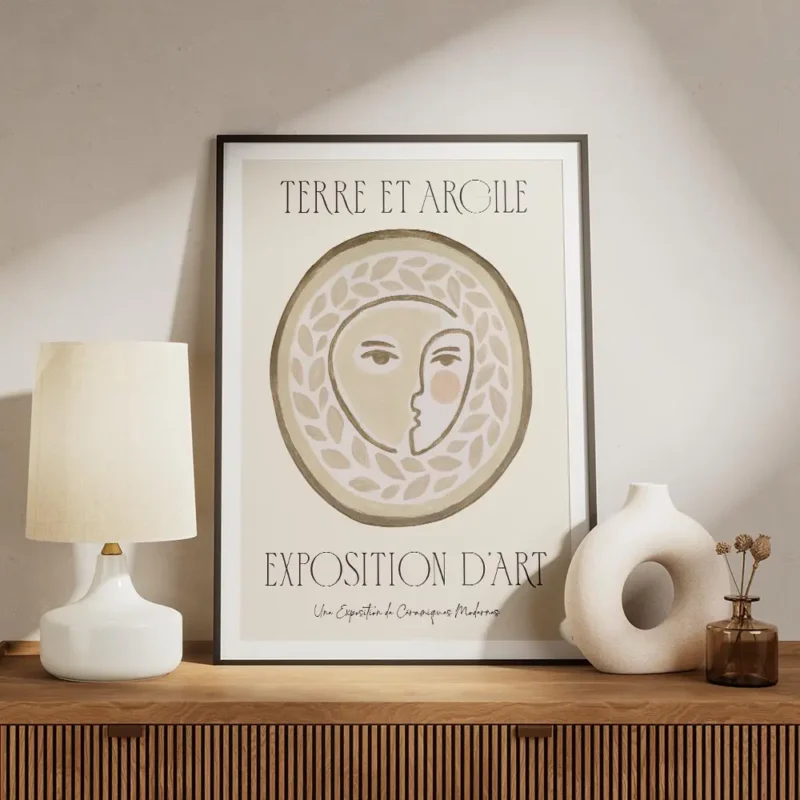 affiche dart terre et argile visage humain stylise dans un cercle avec motifs de meuble.webp