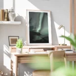 affiche daurores boreales vertes illuminant le ciel etoile au dessus de montagne bureau.webp