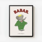 affiche de babar lelephant vetu dun costume vert et dun n ud papillon rouge sur avec cadre.webp