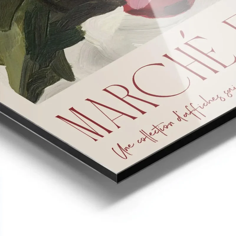 affiche de baies rouges et feuilles vertes sur fond beige avec le texte marche d aluminium.webp
