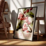 affiche de baies rouges et feuilles vertes sur fond beige avec le texte marche d encadre.webp
