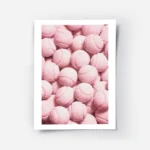 affiche de balles de tennis roses avec une texture granuleuse pour les amateurs .webp