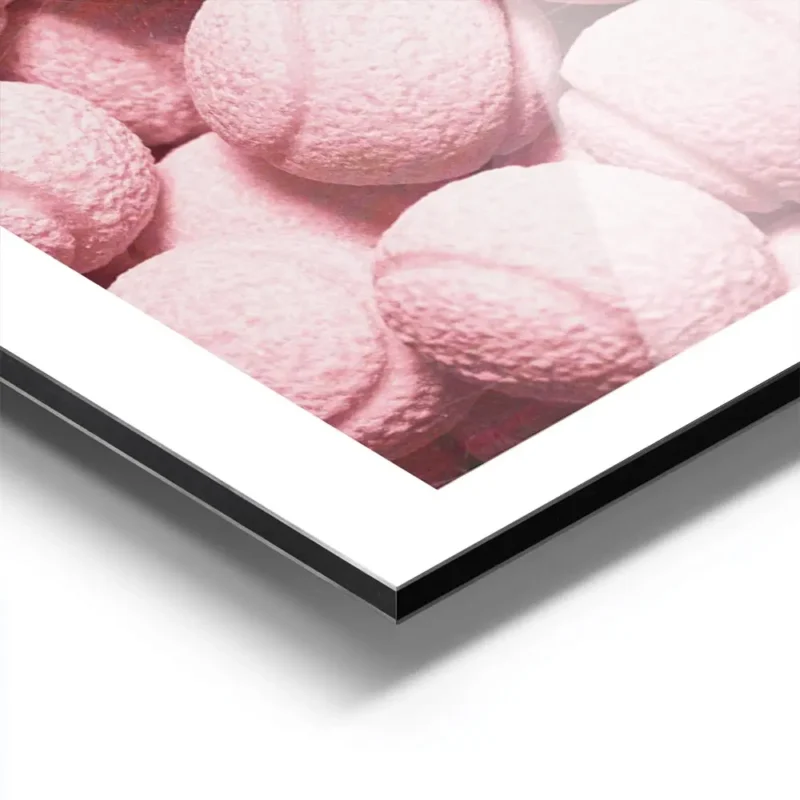 affiche de balles de tennis roses avec une texture granuleuse pour les amateurs aluminium.webp