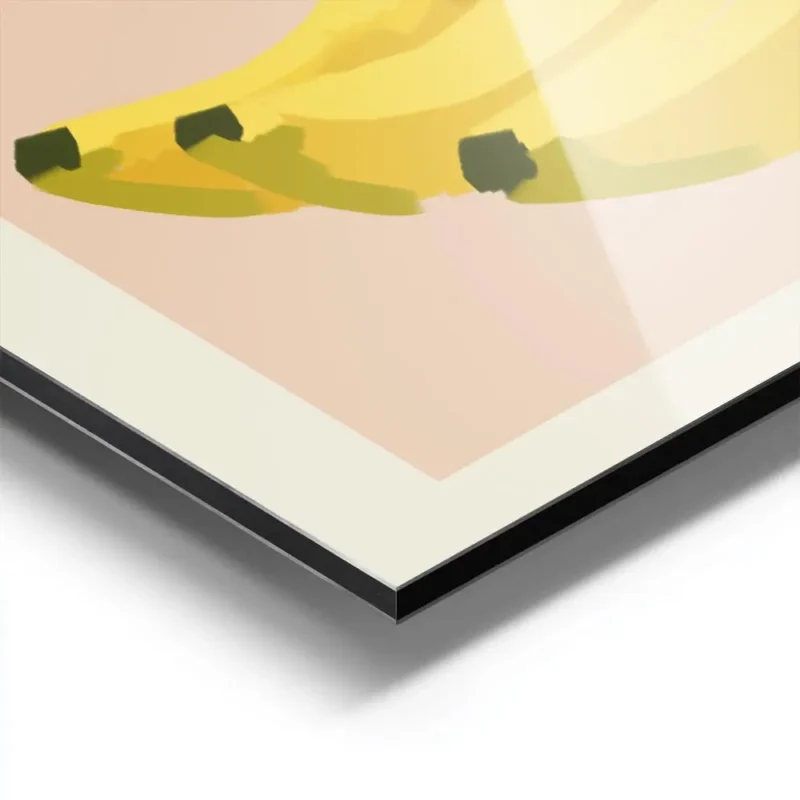 affiche de bananes jaunes sur carre rose et typographie noire oui sur fond beige aluminium.webp