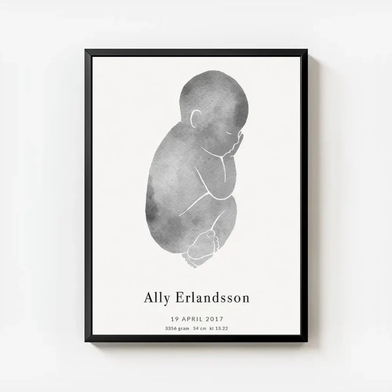 affiche de bebe gris avec texte personnalise typographie epuree sur fond clair avec cadre.webp