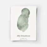 affiche de bebe vert dessine sur un fond gris clair avec du texte typographie pe.webp