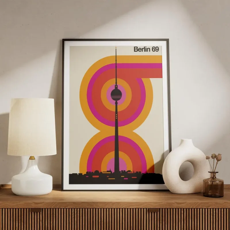 affiche de berlin avec la fernsehturm typographie retro et cercles concentriques meuble.webp