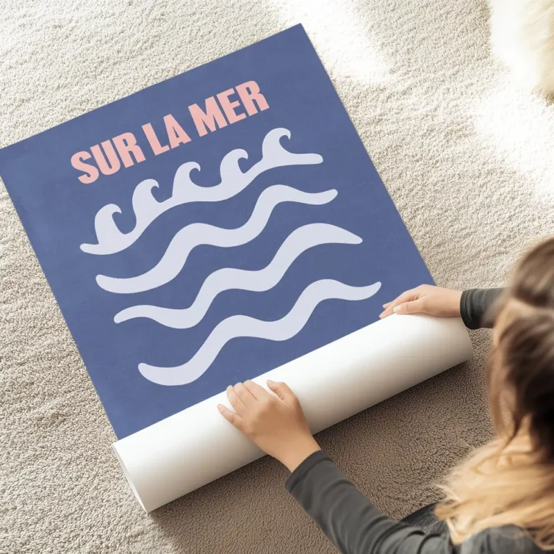affiche de biarritz avec des vagues graphiques blanches sur un fond bleu typogra au sol.webp