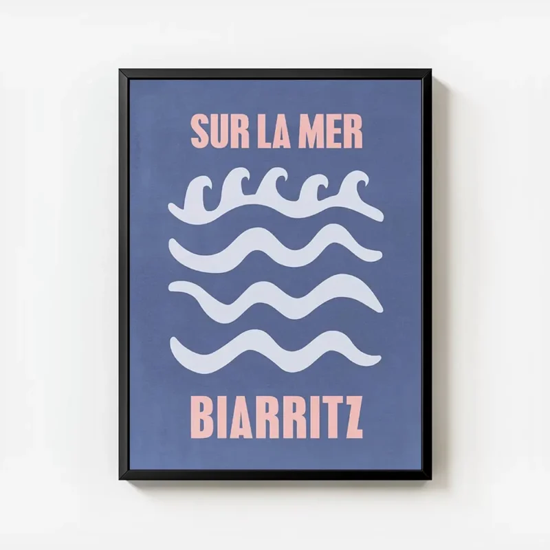 affiche de biarritz avec des vagues graphiques blanches sur un fond bleu typogra avec cadre.webp