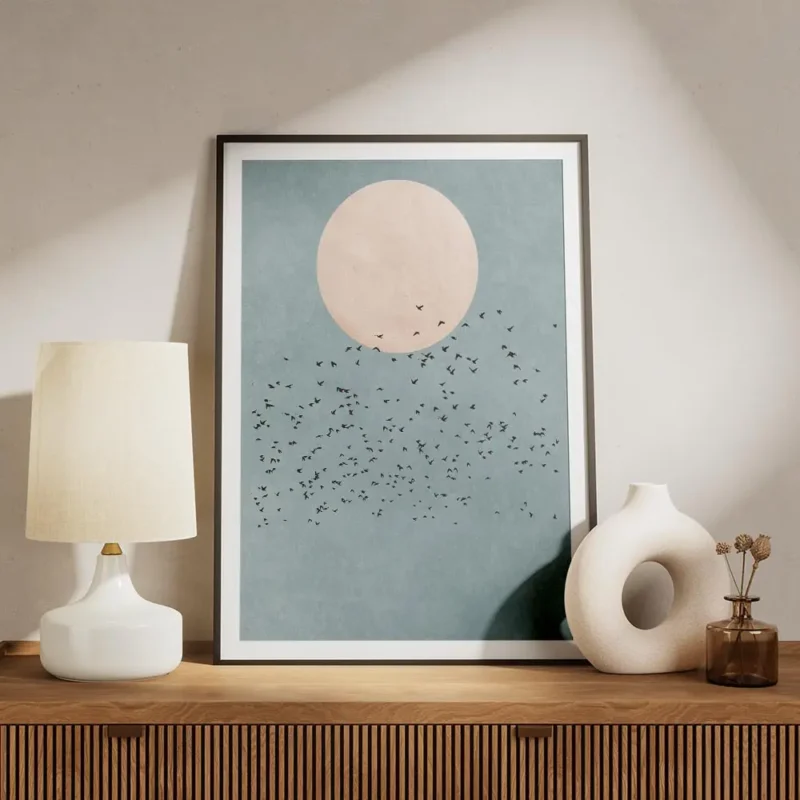 affiche de boris draschoff illustration graphique dune volee doiseaux noirs deva meuble.webp