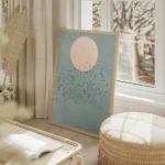 affiche de boris draschoff illustration graphique dune volee doiseaux noirs deva salon beige.webp