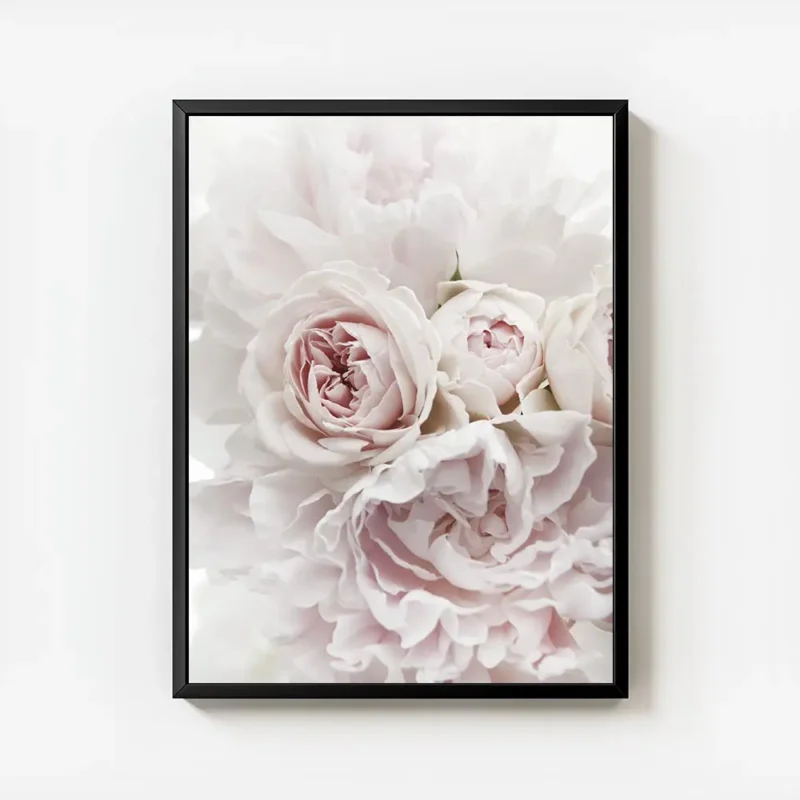affiche de bouquet de pivoines et roses pales sur fond blanc mettant en valeur d avec cadre.webp