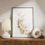 affiche de branches deucalyptus dorees et blanches sur un fond beige clair avec meuble.webp