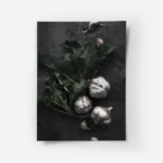affiche de brocoli vert avec des tetes dail blanches et violettes sur un fond so.webp