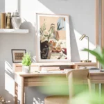 affiche de brunch ensoleille avec une femme des lys des peches et des pommes sur bureau.webp