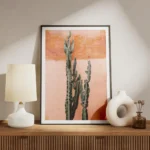 affiche de cactus vert fonce devant un mur couleur terre cuite rosee meuble.webp