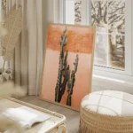 affiche de cactus vert fonce devant un mur couleur terre cuite rosee salon beige.webp