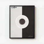 affiche de cafe graphique avec tasse et texte en noir et blanc sur fond gris et avec cadre.webp